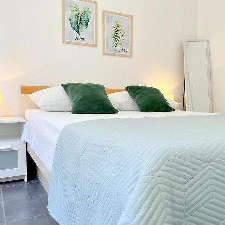 Rab City Apartment Greeny Rab Town Eksteriør billede