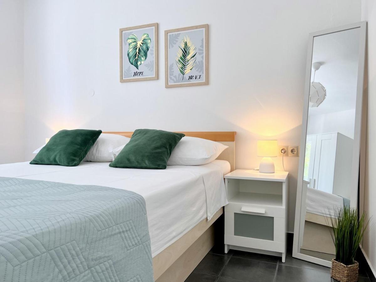 Rab City Apartment Greeny Rab Town Eksteriør billede