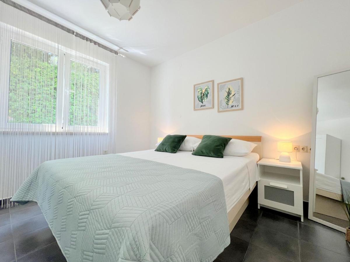 Rab City Apartment Greeny Rab Town Eksteriør billede